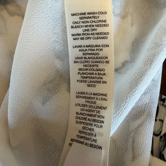 White House Black Market Floral Blouse with Flutter Sleeve, Size 2 (Large) - Picture 12 of 13